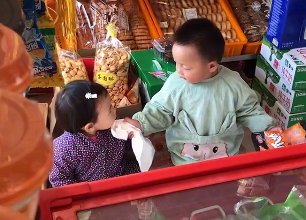 遼寧暴雪萌娃無法找鄰居小哥哥玩,急得嚎啕大哭,寶媽:我的媽呀 遼寧暴雪萌娃無法找鄰居小哥哥玩,急得嚎啕大哭,寶媽:我的媽呀