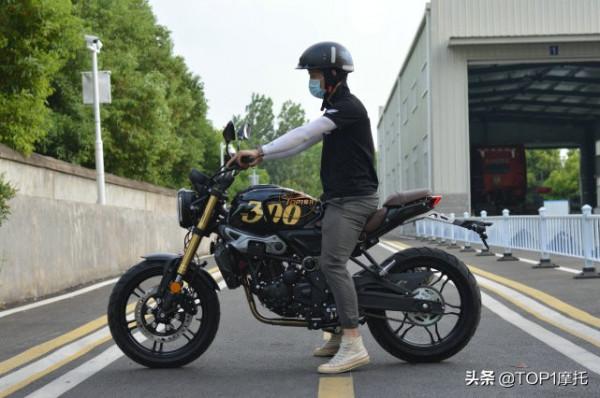 好騎、操控靈活、價效比高 無極300AC新款到店實拍