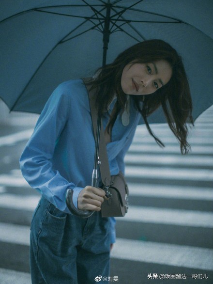 女星撐傘大片，劉雯氛圍感拉滿數第一，李沁倒數，誰又驚豔了你？