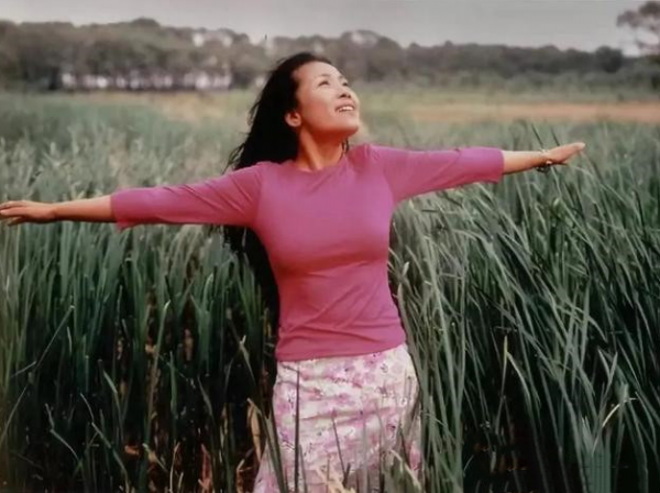 田震:我一生正直,摔話筒揭“潛規則”,和那英鬧掰,但我不後悔 田震:我一生正直,摔話筒揭“潛規則”,和那英鬧掰,但我不後悔