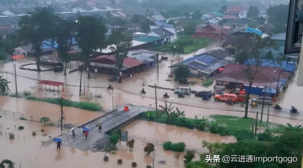 巴生南北區及港口成為重災區,到處汪洋一片!遭遇史上最嚴重水災 巴生南北區及港口成為重災區,到處汪洋一片!遭遇史上最嚴重水災