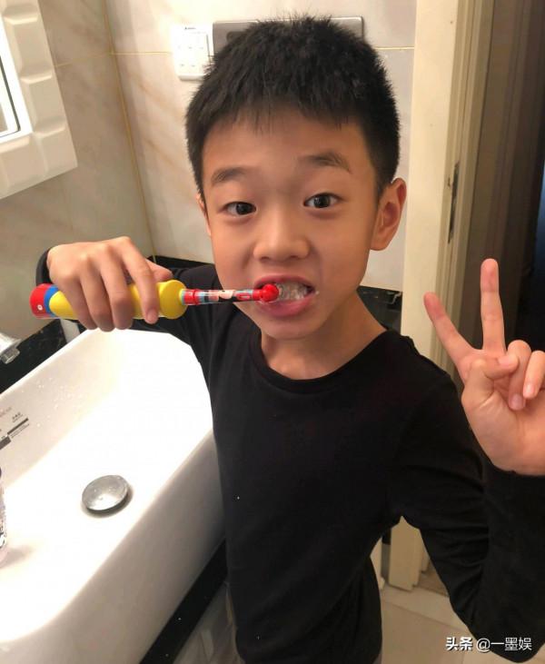 前兩季《爸爸去哪兒》的孩子們都長大成人,看看發生了哪些變化? 前兩季《爸爸去哪兒》的孩子們都長大成人,看看發生了哪些變化?