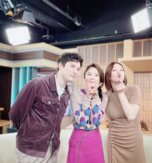 林心如成母校驕傲太爭氣！穿西裝參加校慶美回巔峰期，親切沒架子