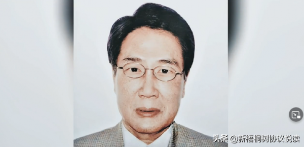 蘇龍篡位，把向華波砍傷，用槍掃射永勝電影公司大門，刺殺向華強