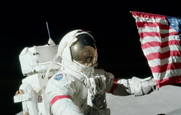 老美重返月球再推辭，幾十年前就能做到的事，現在卻做不到了？