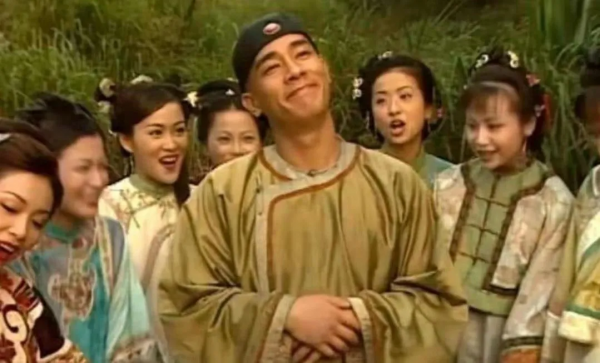 定居內地的港星現狀:有人通告不斷,有人蝸居小縣城,有人買房 定居內地的港星現狀:有人通告不斷,有人蝸居小縣城,有人買房