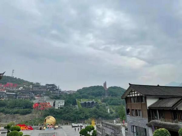 嶽正先生帶我去了趟茅臺鎮,碎了我的白日夢 嶽正先生帶我去了趟茅臺鎮,碎了我的白日夢