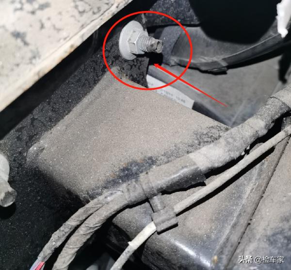 全鋁車身很香？輕輕撞一下都肉疼！這輛45萬的特斯拉就是例子