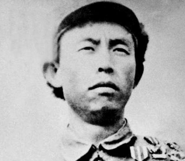 1956年河南一服務員身份曝光,毛主席彭老總搶著請吃飯,他是誰? 1956年河南一服務員身份曝光,毛主席彭老總搶著請吃飯,他是誰?