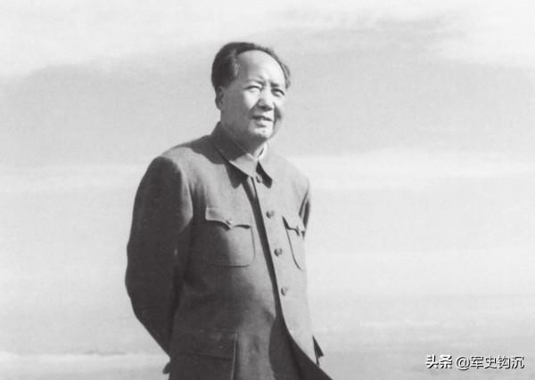 毛主席、朱德主動挑糧，戰士們還搶先一步，行動讓毛主席十分感動