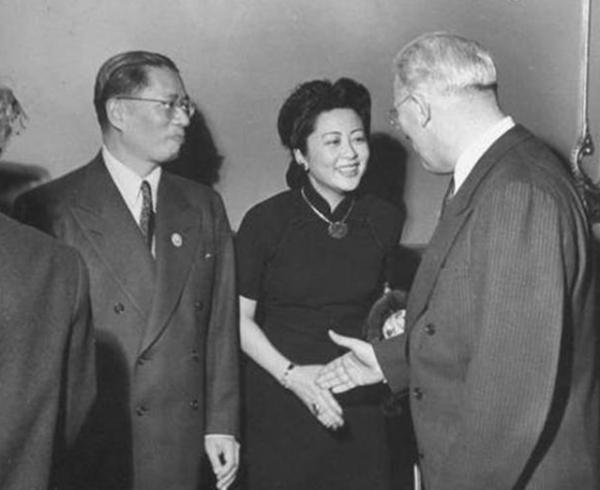 二代宋家三姐妹再續輝煌,名氣雖不如姑姑,但嫁的人財力令人咂舌 二代宋家三姐妹再續輝煌,名氣雖不如姑姑,但嫁的人財力令人咂舌