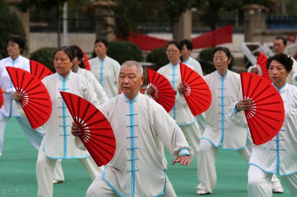 用“逆推法”破解《正統太極拳》的練法程式及養生健身原理