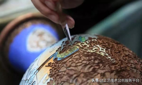 成為一名景泰藍設計師需要具備哪些基本技能？