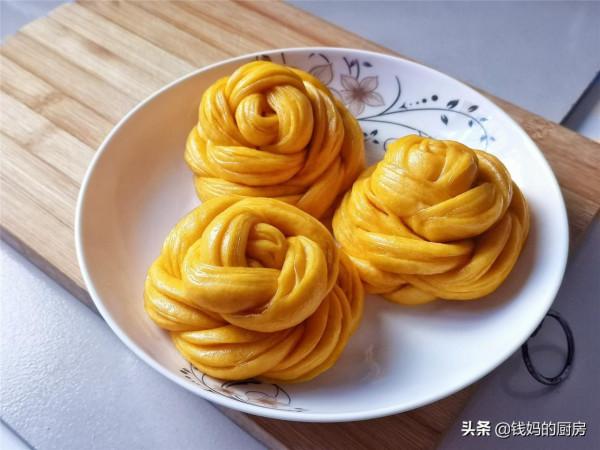 最近花捲這個做法火了,一切一卷像朵花,朋友圈裡大家都在曬 最近花捲這個做法火了,一切一卷像朵花,朋友圈裡大家都在曬