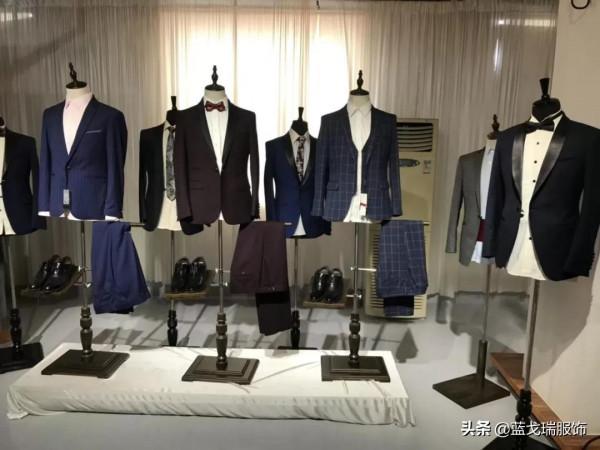 團體職業裝西服定製,西裝馬甲三件套該如何搭配 團體職業裝西服定製,西裝馬甲三件套該如何搭配