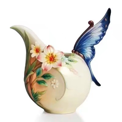 瓷器花樣新玩法,美得讓人目不轉睛。(法藍瓷) 瓷器花樣新玩法,美得讓人目不轉睛。(法藍瓷)