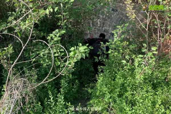 25歲小夥痴迷古代墓葬，1年探訪80多座，立志走遍中國古墓