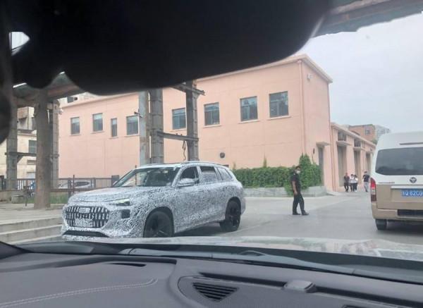 車身尺寸或超賓利添越，入門搭3.0T動力，疑似奧迪Q9現身國內