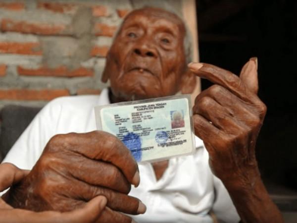 4年前，印尼一名146歲的老翁去世，官方承認他的年齡，吉尼斯不認