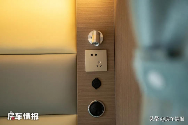 30萬出頭能入的輕卡房車，輕量化車身帶1100W太陽能，提車直接玩
