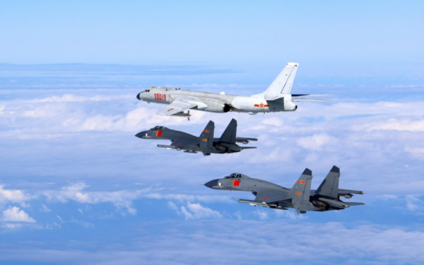 大陸飛機現身東引島上空,沒有繞臺島內卻慌成一片,臺軍緊急開會 大陸飛機現身東引島上空,沒有繞臺島內卻慌成一片,臺軍緊急開會