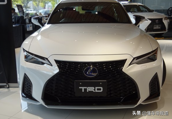 新車 | 競爭寶馬3系，雷克薩斯IS TRD版實車亮相，造型更運動