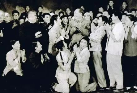 12月26將至：向毛主席獻花敬禮，傳遞一下