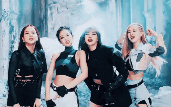 33歲劉雯“炫腹”上熱搜,“紙片腰”成冬天穿衣新風向標 33歲劉雯“炫腹”上熱搜,“紙片腰”成冬天穿衣新風向標