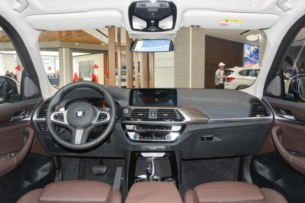 40萬級接近完美的SUV,2.0T配採埃孚8AT,最快6.8秒破百,寶馬X3 40萬級接近完美的SUV,2.0T配採埃孚8AT,最快6.8秒破百,寶馬X3