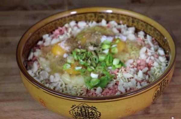 饅頭裡加入泡麵，居然這麼好吃，比肉還香，我家一週吃5次真解饞