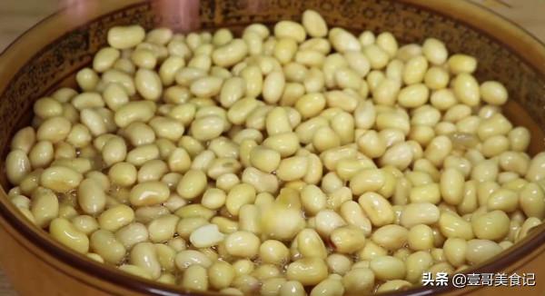 黃豆不要再打豆漿了,試試這樣做,太香了下酒又下飯,比吃肉還香 黃豆不要再打豆漿了,試試這樣做,太香了下酒又下飯,比吃肉還香