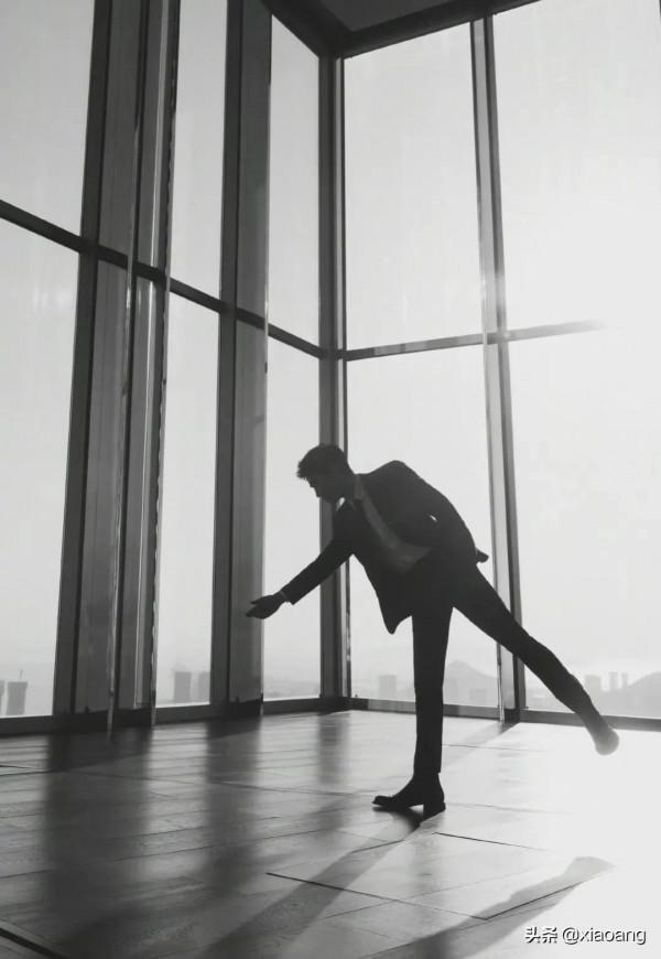 朱一龍出席芭莎慈善夜照片合集