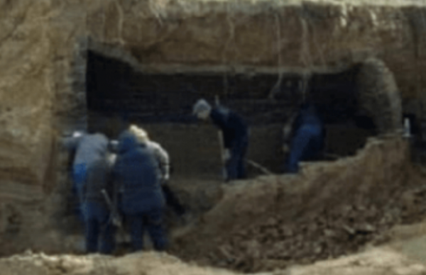 1986年，黑龍江挖出胖臉王妃，金絲布蓋住全臉，屍檢結果不寒而慄