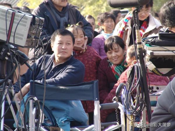 看完《功勳》才知道，倪萍脫下來的褲子襪子，為什麼能自己站立了