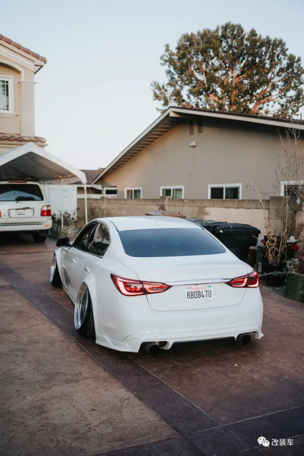 身中VIP劇毒的英菲尼迪Q50車主，即使吃白粥配榨菜也要堅持改裝