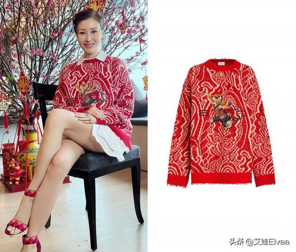 李嘉欣大病初癒徹底放開，穿楊冪同毛衣秀身材，90度夾腿坐太驚豔