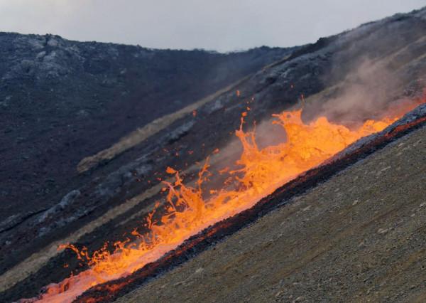 持續噴發的冰島火山 持續噴發的冰島火山