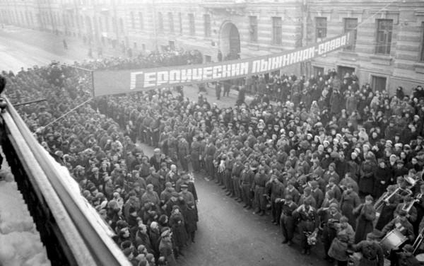 蘇聯史：危機四伏的1917-1920，列寧做對了什麼，才反敗為勝