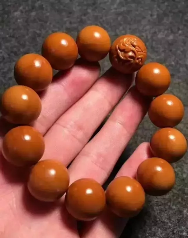 紫金鼠、橄欖核、猴頭，光珠手串哪個最貴？