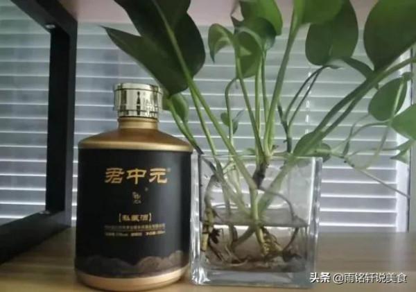 白酒瓶身帶有“1個記號”的,都是酒精勾兌酒,包裝再好也別要 白酒瓶身帶有“1個記號”的,都是酒精勾兌酒,包裝再好也別要