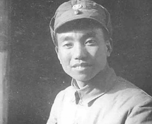 開國上將蕭克的孫子上學時，老師悄悄詢問：你家裡是不是很困難？