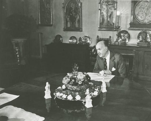 富豪去世41年後，遺產增值到幾十億，77歲老人自稱是其女兒要繼承