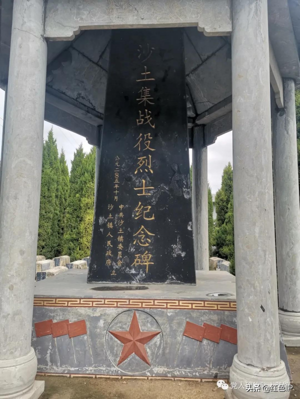 小學課本騙了你?《燈光》背後的那片無名英烈墓 小學課本騙了你?《燈光》背後的那片無名英烈墓