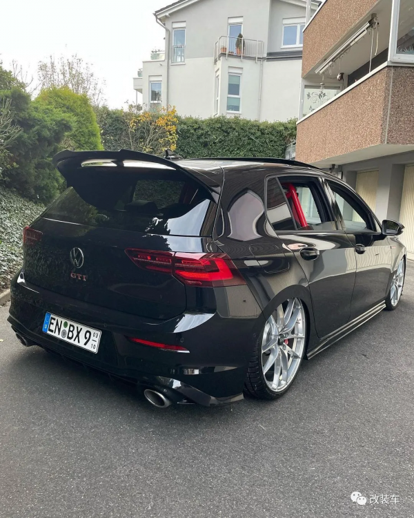 用一身競技改件來玩姿態的8代高爾夫GTI，這操作你們看得懂嗎？