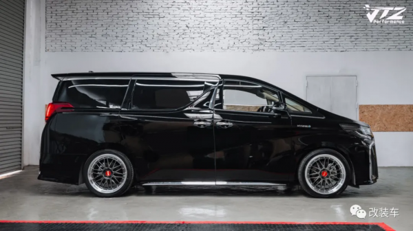 未成年高中生打造素雅埃爾法,全身名牌改件加起來超過16萬 未成年高中生打造素雅埃爾法,全身名牌改件加起來超過16萬