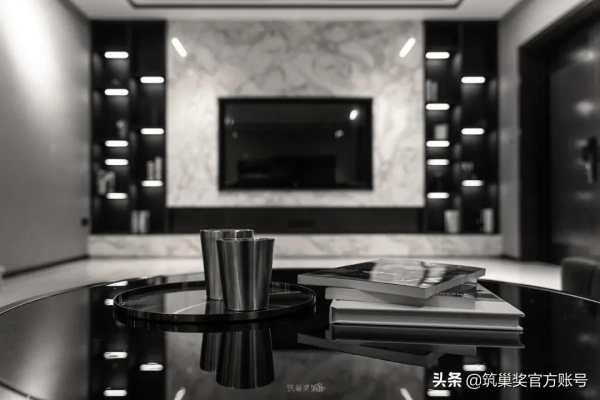 我就想把家設計成純黑色怎麼了？設計師：沒問題，安排
