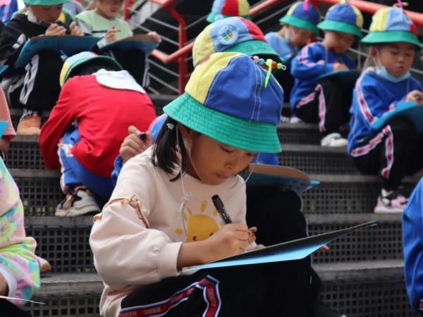 毅行五公里，“未來”與你行——杭州灣未來城幼兒園開展主題徒步秋遊活動