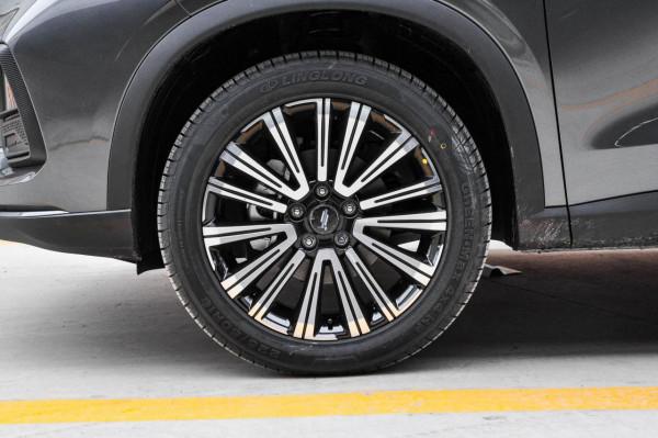 想買10萬級品質好的SUV，不妨看看這兩款，油耗低、空間大、安全