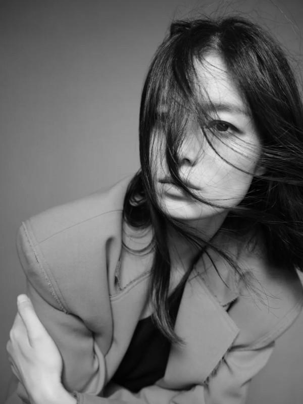 裴蓓的果敢女性衣櫥，被張家誠拍出來了