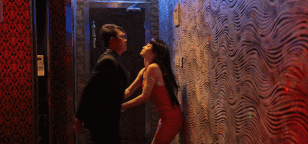 面對中年女星的成熟優雅，裝嫩與真嫩都抵擋不住，歲月的風情美